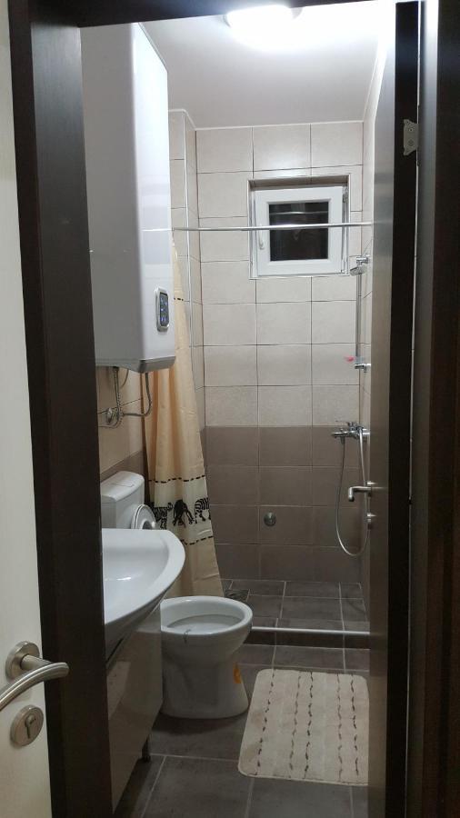 Studio Apartman - Centar Tivat Buitenkant foto